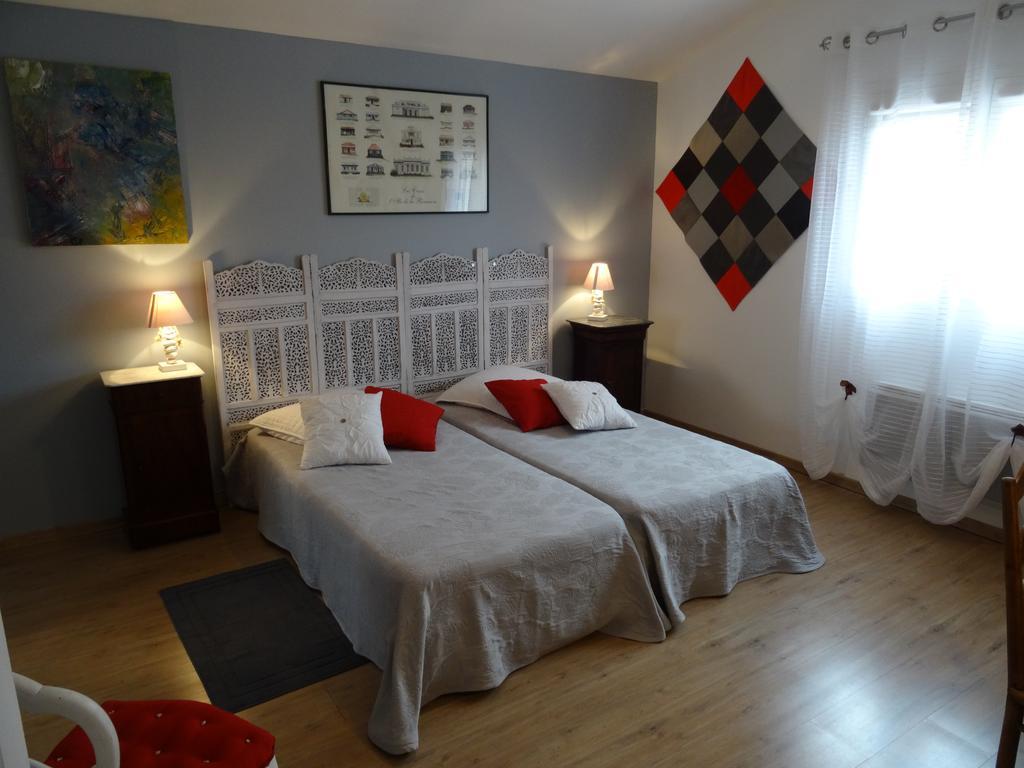 Une Chambre En Ville Savigneux  Cameră foto